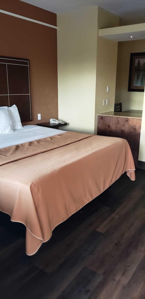 Suite, 1 King Bed, Non Smoking, Kitchenette photo 2