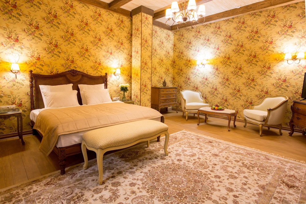 Suite, 1 King Bed, Balcony photo 1