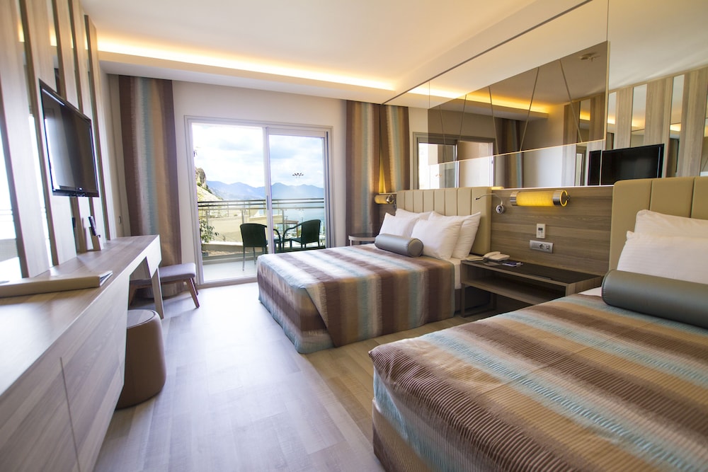 Standard Room, Partial Sea View photo 1