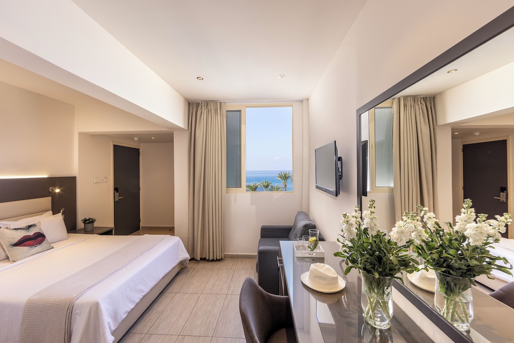 Single Sea View Room, No Balcony