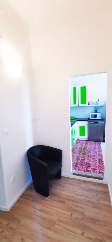 Room, 2 Twin Beds, Non Smoking, Shared Bathroom - Photo 3