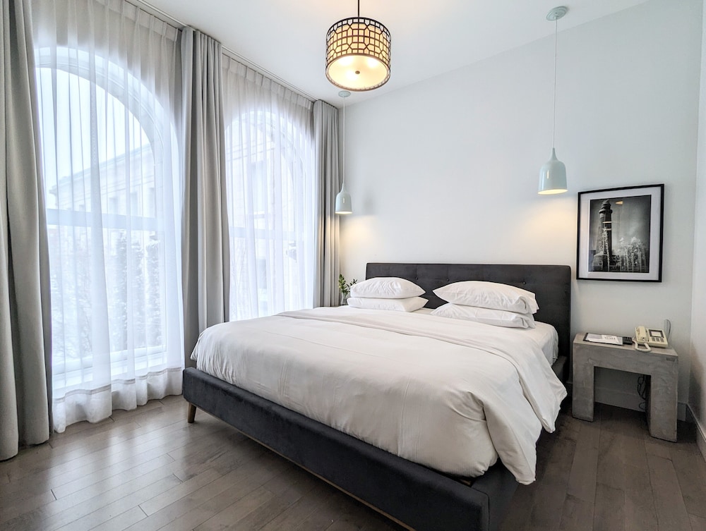 City Suite, 1 Queen Bed with Sofa bed, Kitchenette, Corner photo 1