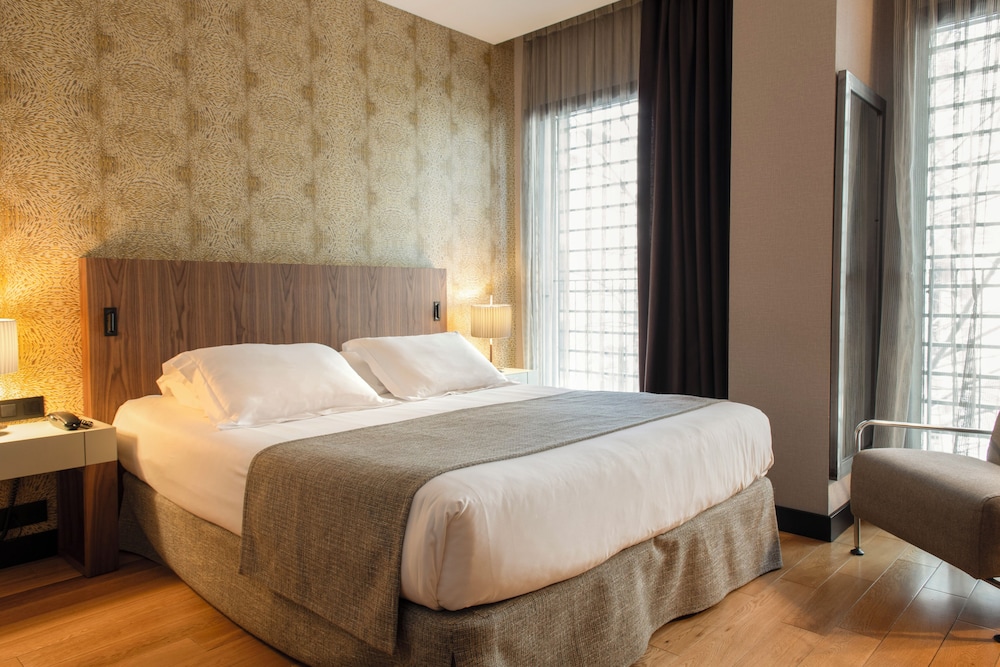 Double Room, 1 Queen Bed