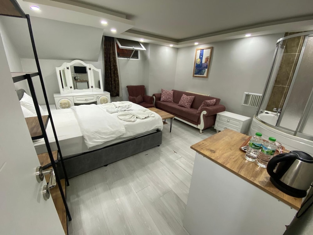 Economy Double Room photo 1