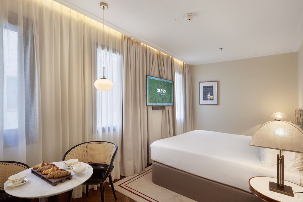 Deluxe Double Room Single Use (Single Use)