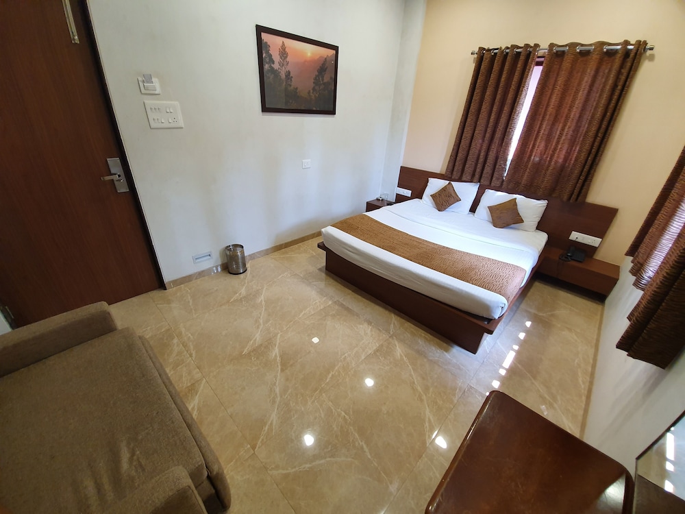Suite, 1 Double Bed With Sofa Bed, Bathtub photo 3