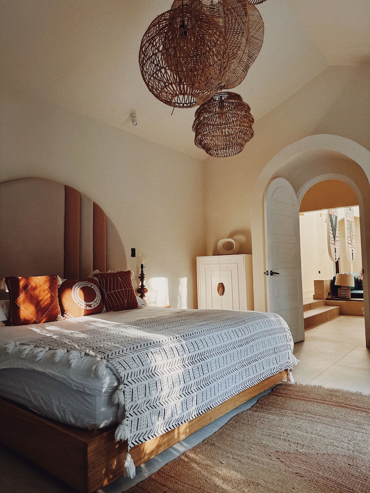 Luxury Villa, 4 Bedrooms, Ocean View, Sea Facing