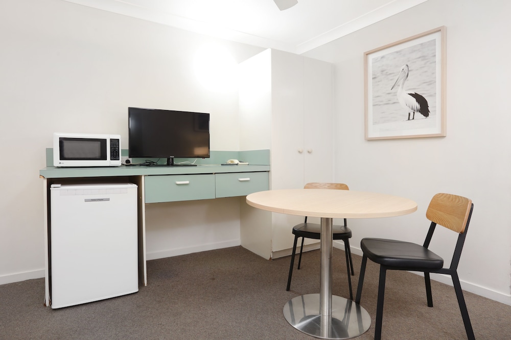 Motel Room (2 Single Beds + Double Sofa Bed) photo 3