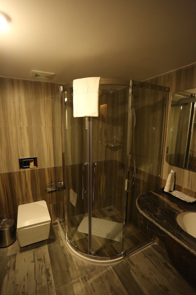 Deluxe Suite photo 2