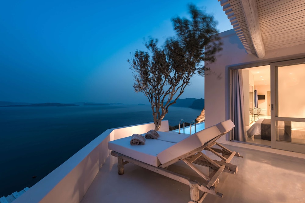 Exclusive Suite with Infinity Pool - Photo 8