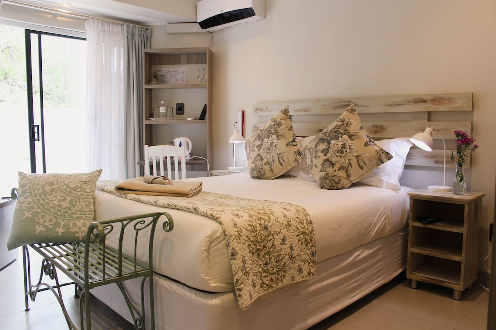Queen Room Deluxe photo 1