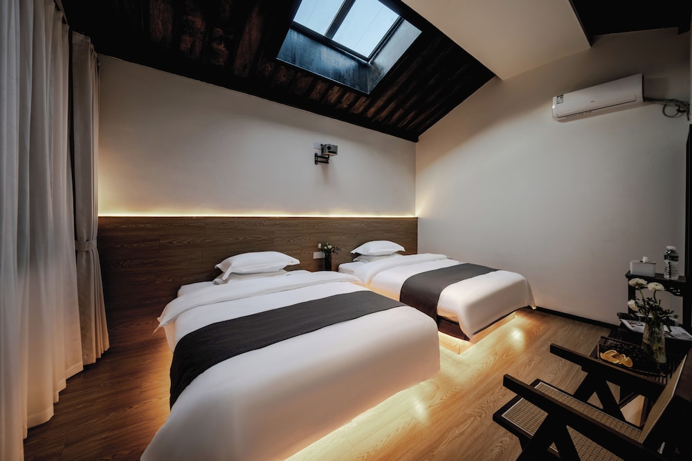 Signature Twin Room