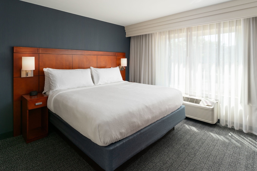 Suite, 1 Bedroom - Photo 2