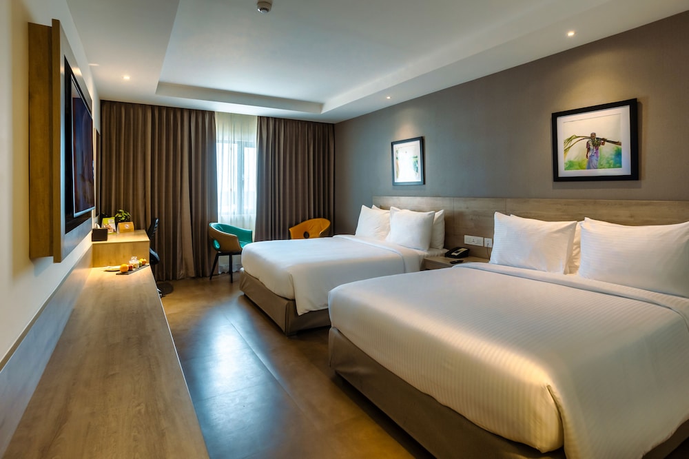 Deluxe Quadruple Room, 2 Queen Beds, Non Smoking - Photo 7