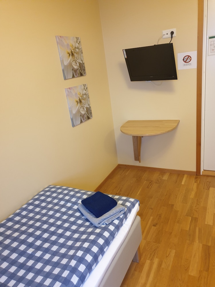 Economy Room, Shared Bathroom
