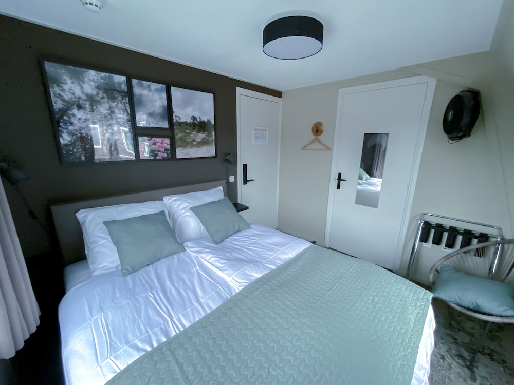 Economy Double Room photo 2