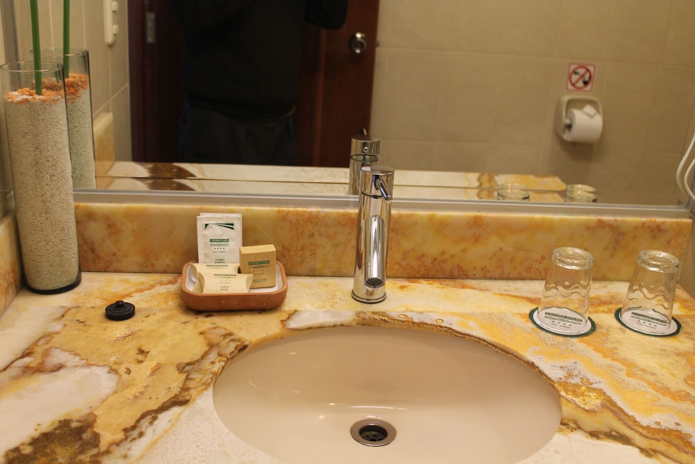 Standard Twin Room, Private Bathroom - Photo 6