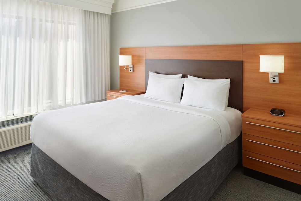 Suite, 1 Bedroom (Mobility/Hearing Accessible, Tub) photo 3