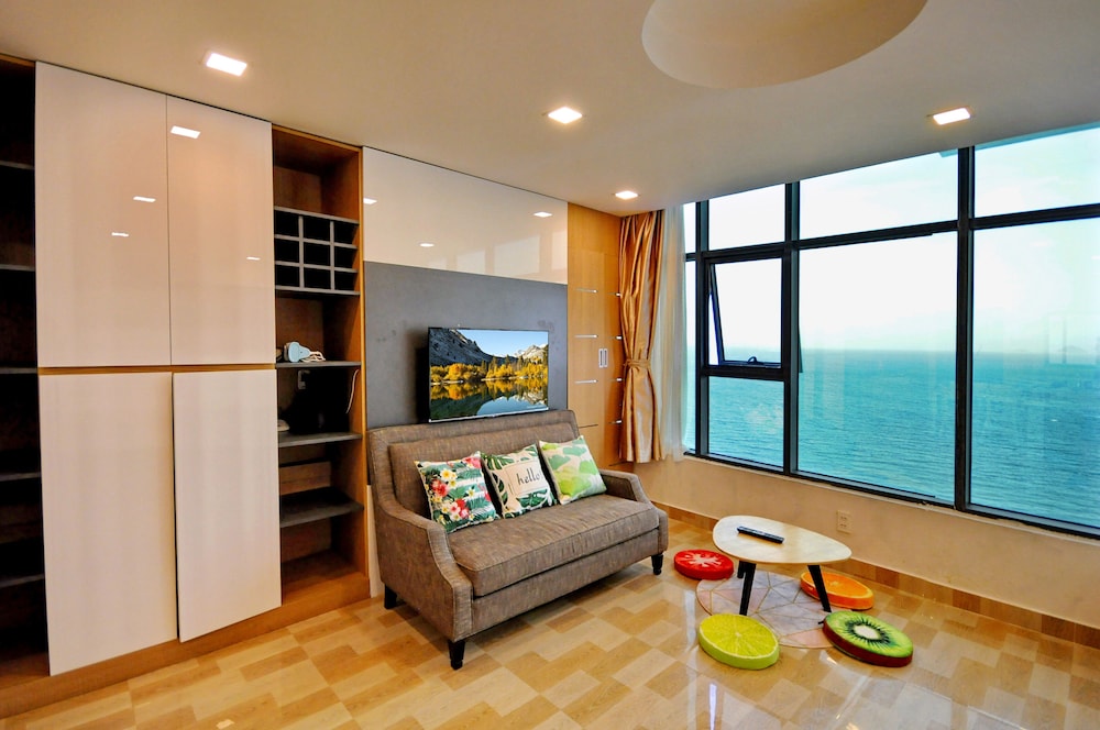 Ambassador Suite thumbnail 5