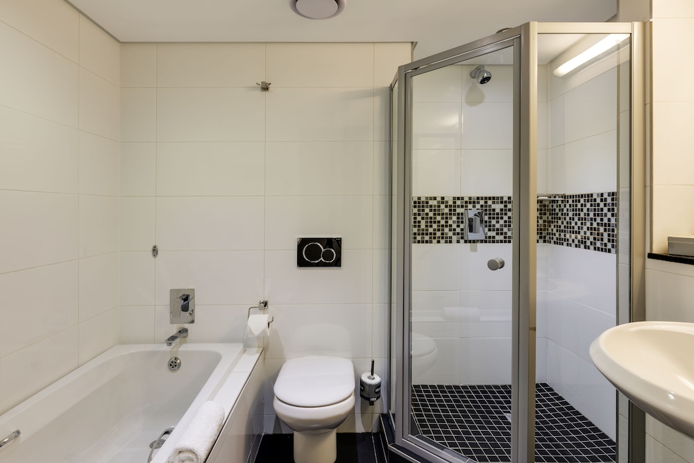 Room, 1 King Bed, City View - Photo 4