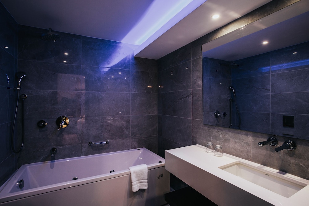Suite, Balcony - Photo 6