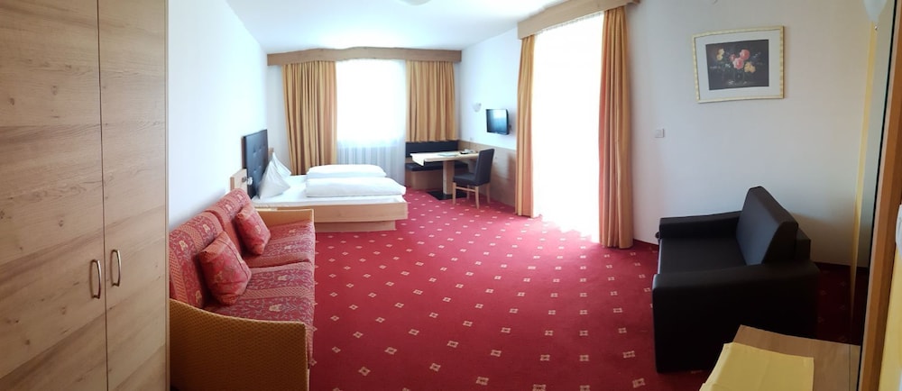 Quadruple Room, Mountain View photo 1