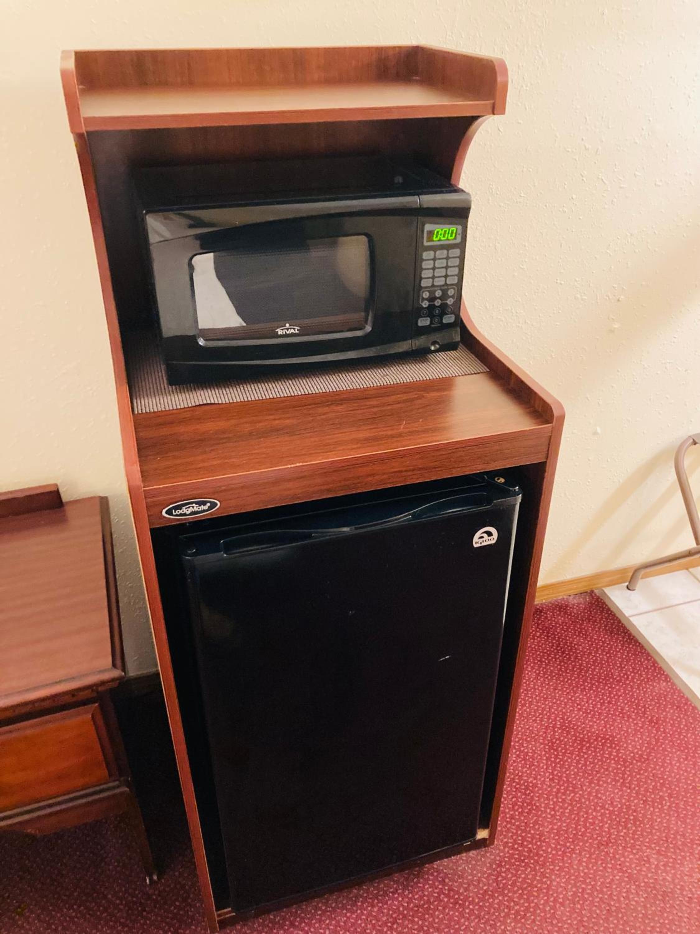 Standard King Room - Photo 18
