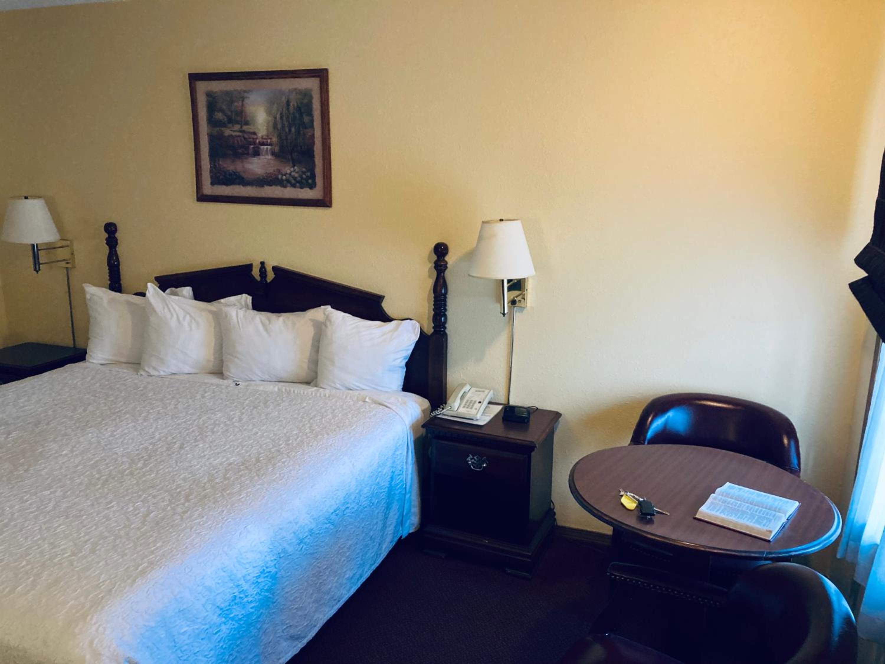 Standard King Room - Photo 2