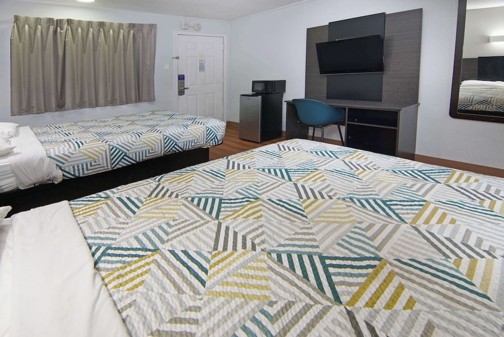 Deluxe Room, 2 Queen Beds, Accessible, Non Smoking - Photo 1