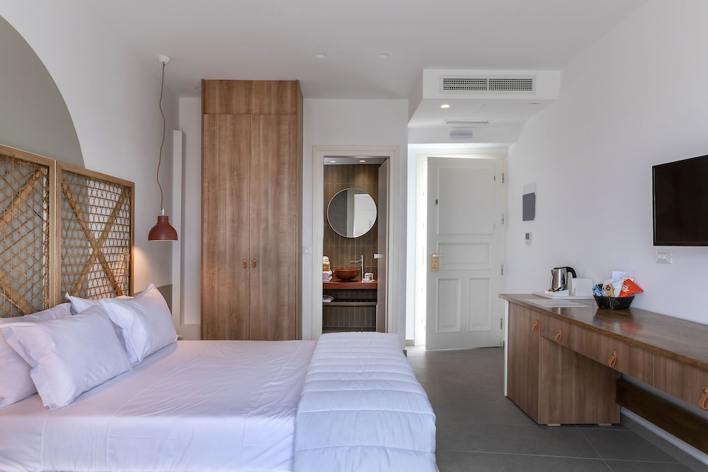 Double Room, Sea View (Sunset) - Photo 4