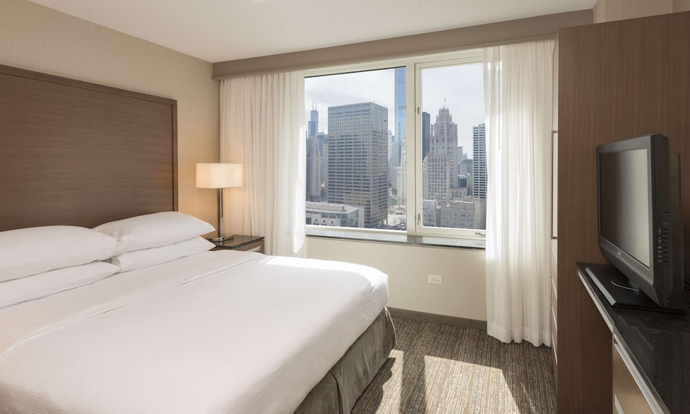 Premium Suite, 1 King Bed with Sofa bed, Non Smoking, Corner - Photo 10