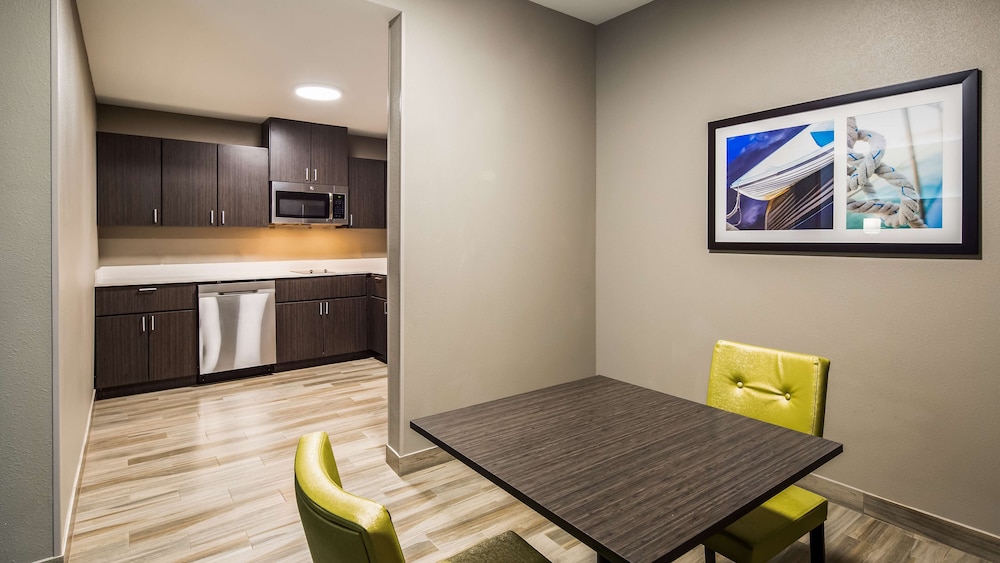 Suite, 1 King Bed with Sofa bed, Accessible, Kitchen (with Sofabed) photo 2