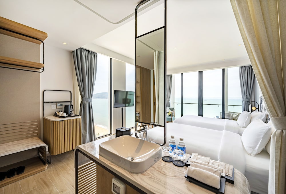 Premier Deluxe Ocean View Twin - Photo 6