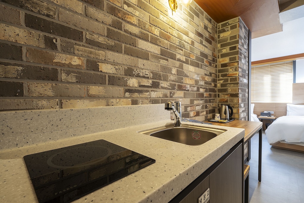 Suite - Photo 7