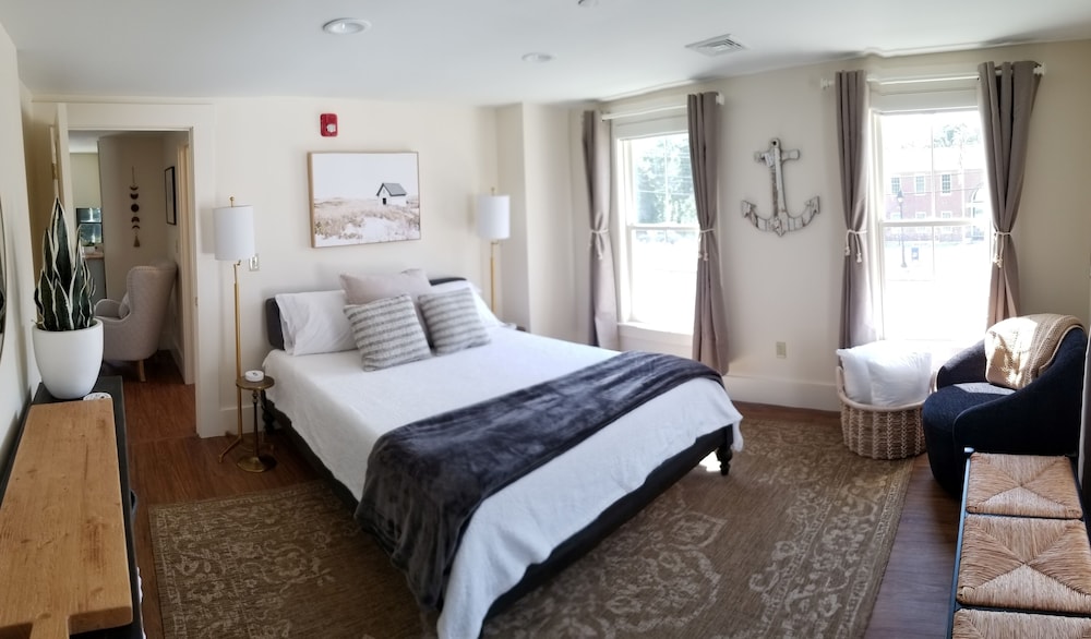 Suite, 1 Queen Bed photo 1