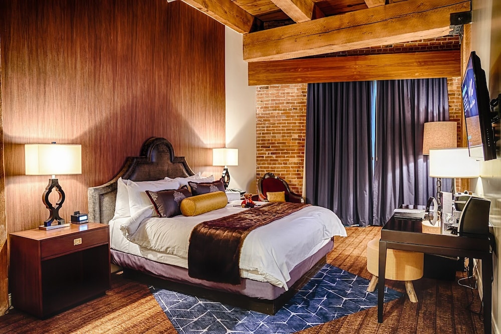 Deluxe Room, 1 King Bed, Accessible