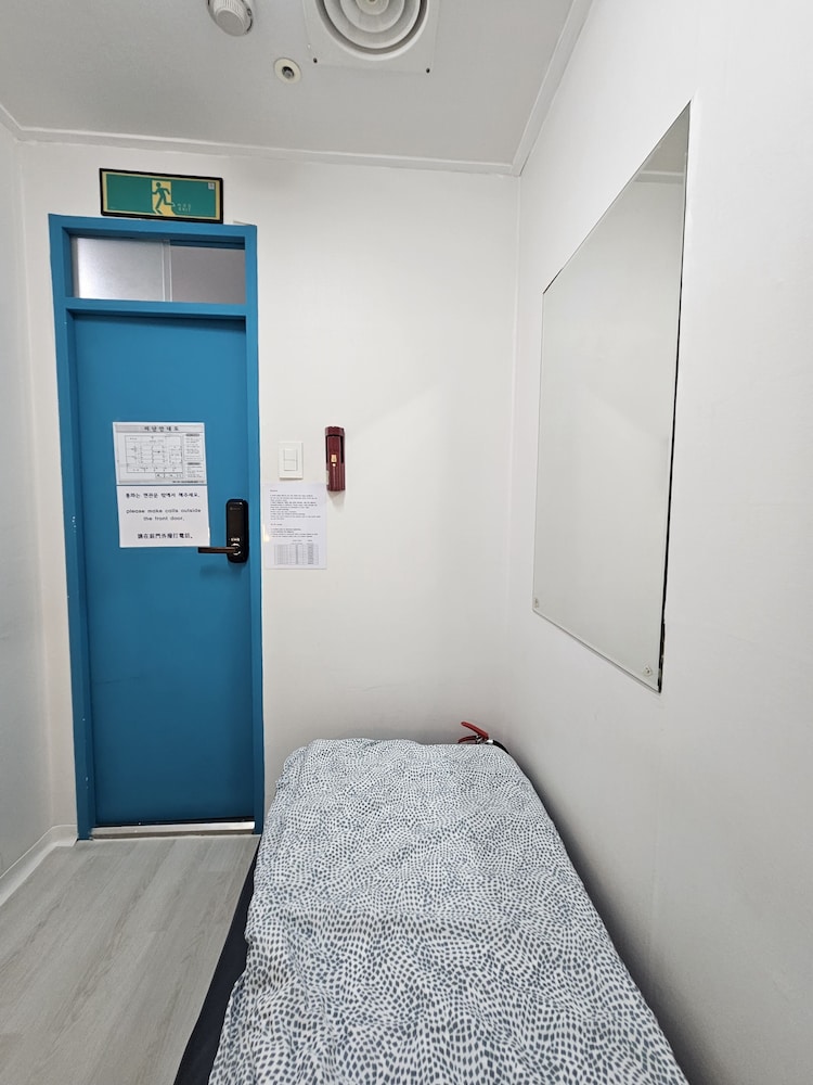 Deluxe Room, Women only, Non Smoking, Shared Bathroom(321)(Self check-In Hotel,Please contact HOTEL)