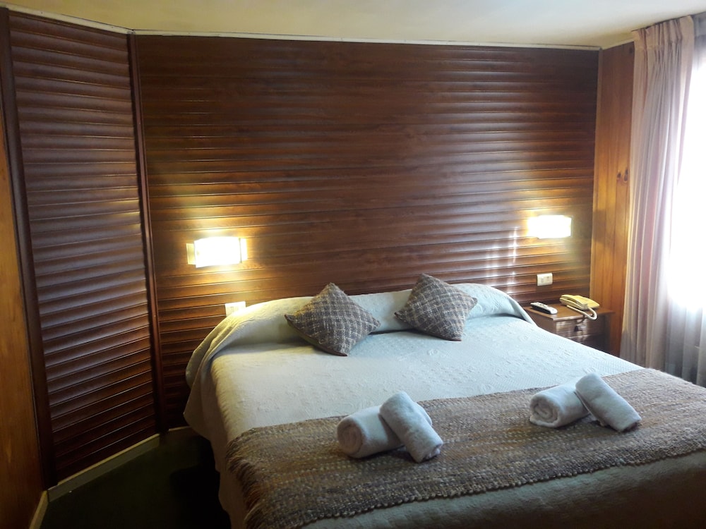 Double Room, 1 Queen Bed, Private Bathroom photo 2
