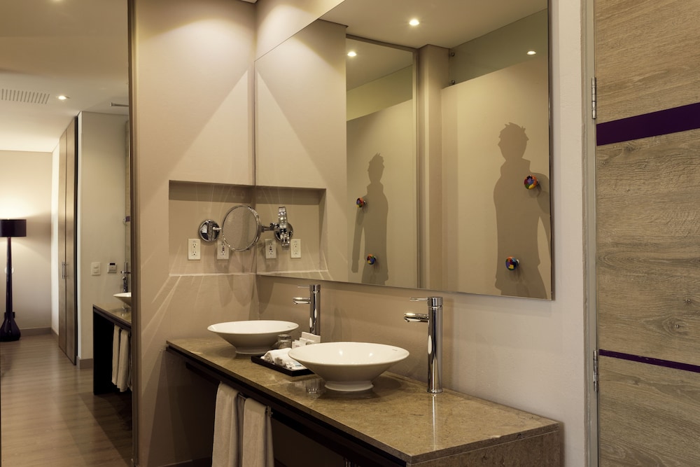 Standard Twin Room - Photo 4
