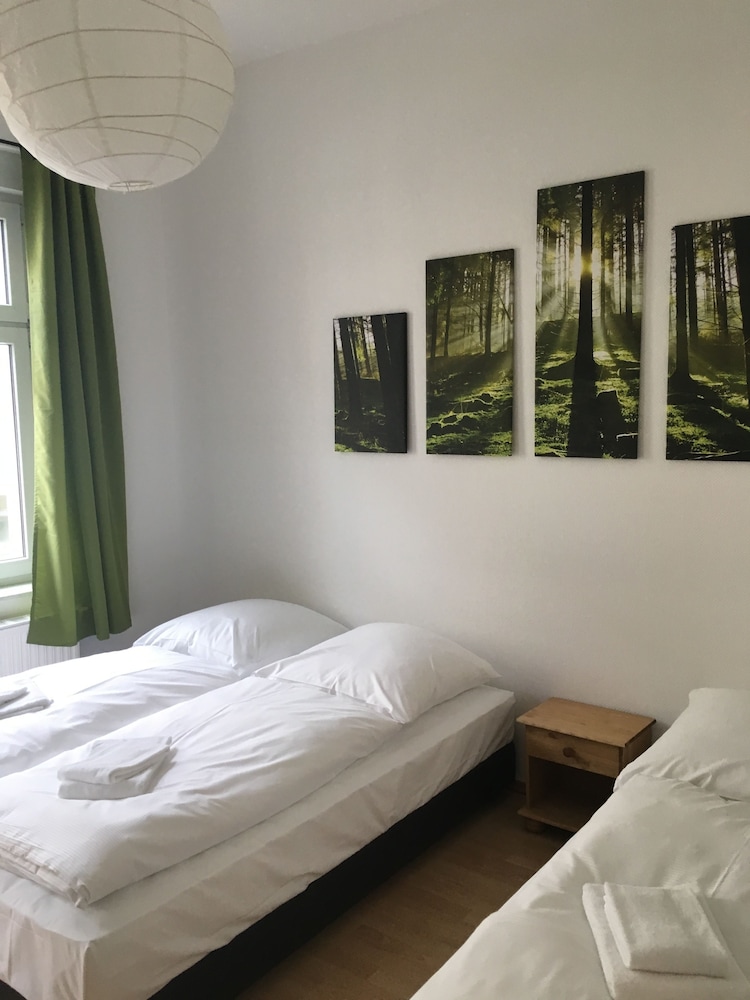 Design Apartment, 3 Bedrooms, Non Smoking, Courtyard View - Photo 2