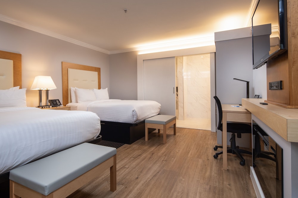 Deluxe Double Room, 2 Double Beds, Mobility Accessible - Photo 1