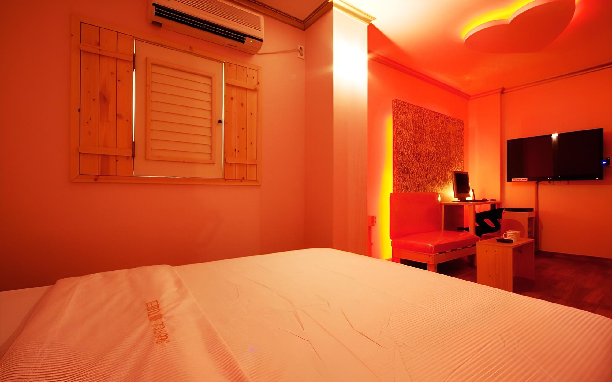 Room (Standard Room) - Photo 13
