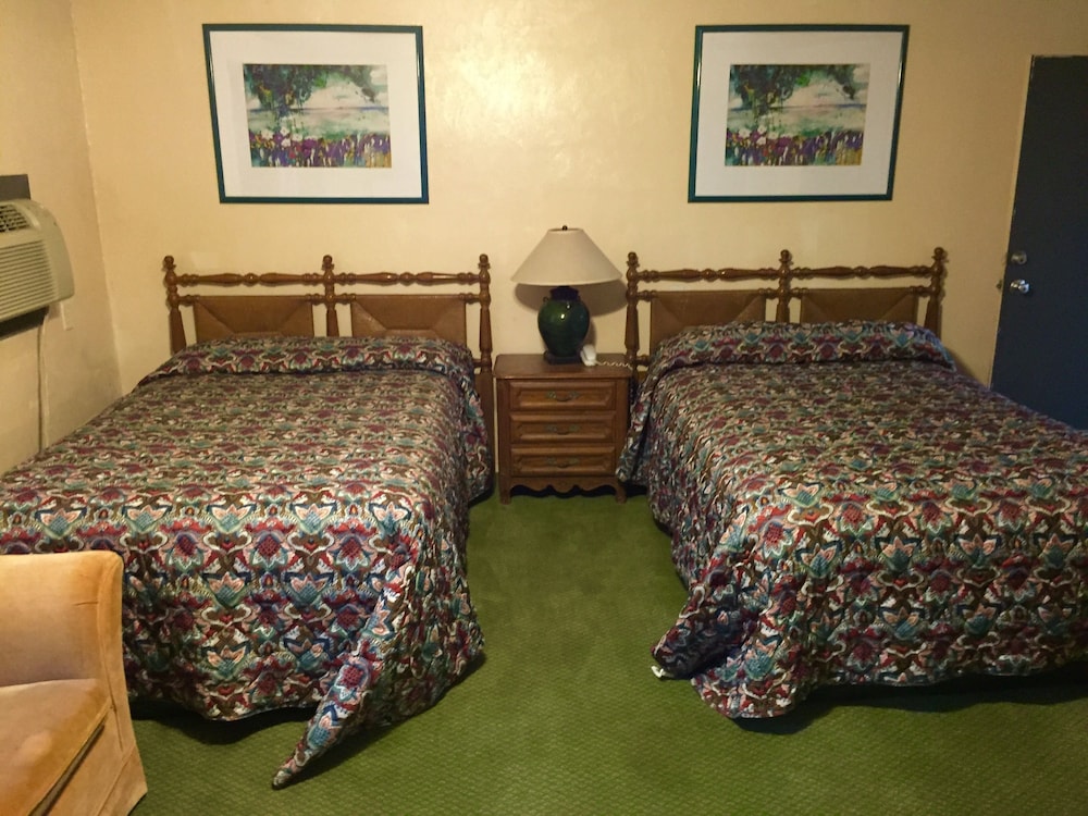 Standard Room, 2 Double Beds, Non Smoking photo 3