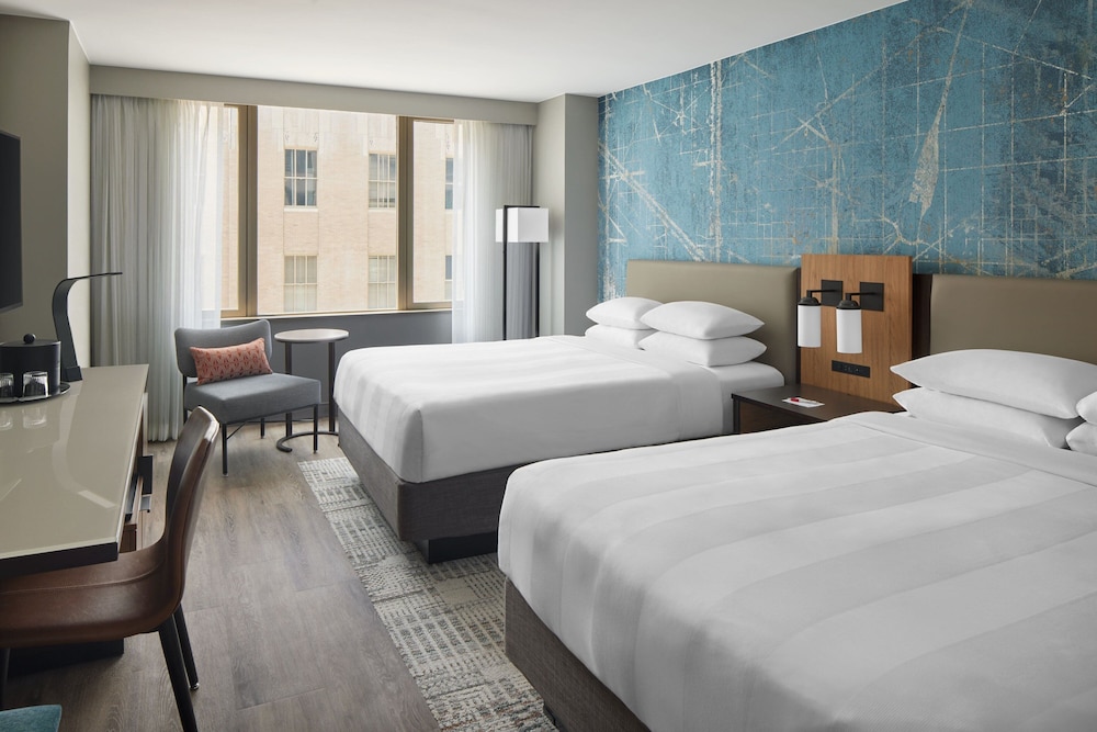 Room, 2 Queen Beds (Mobility Accessible, Roll-In Shower)