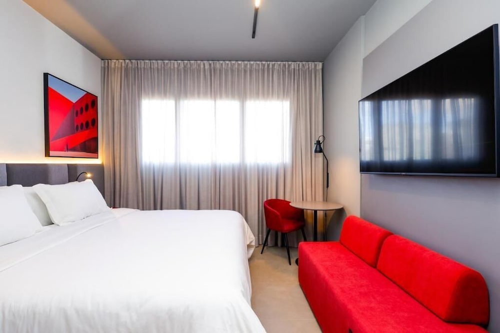 Superior Double Room, City View thumbnail 5