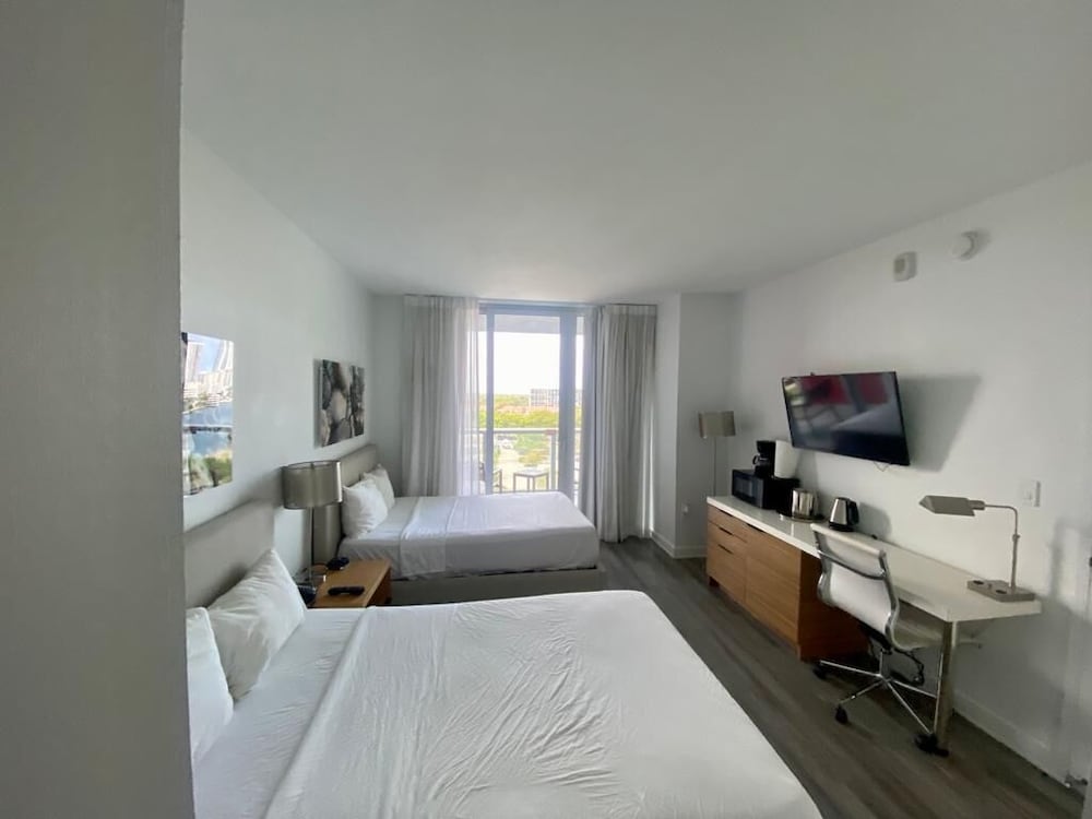 Deluxe Studio, 2 Double Beds photo 1