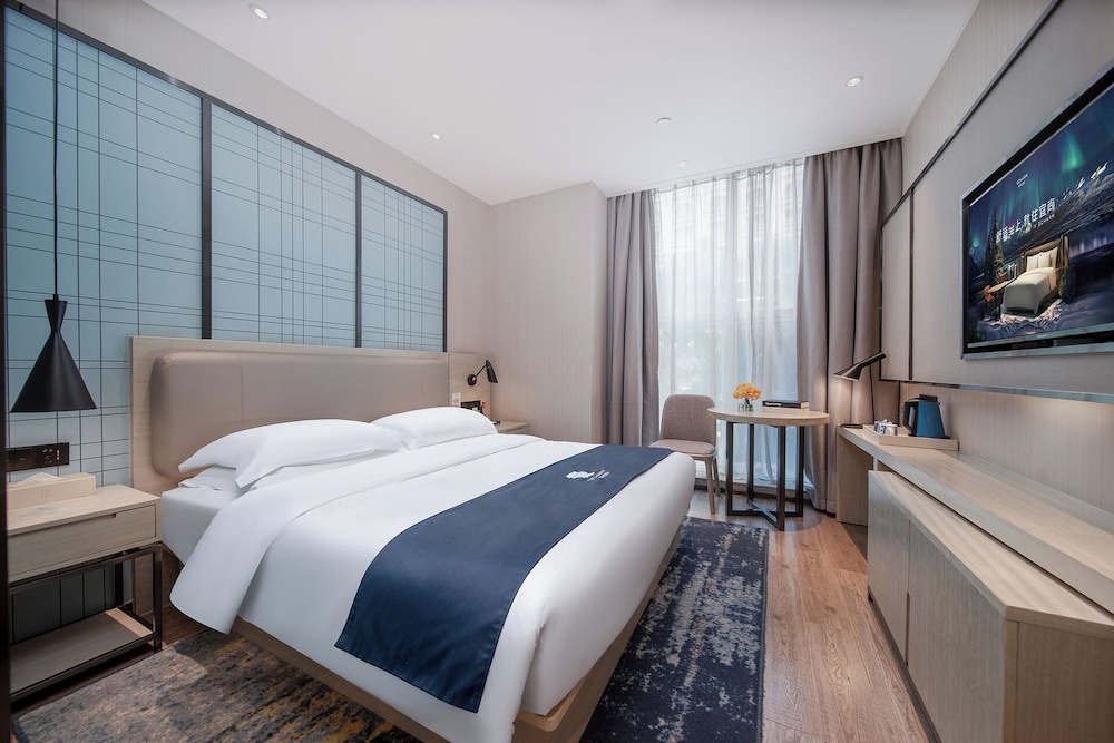 Luxury Double Room, City View
