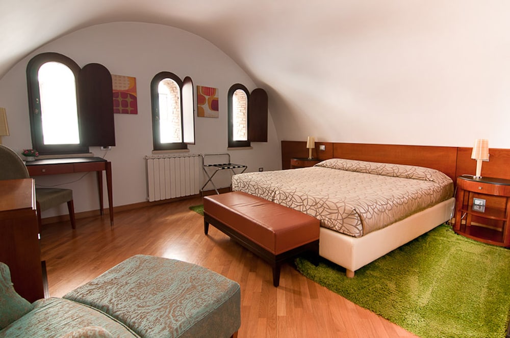 Royal Suite, Annex Building photo 1