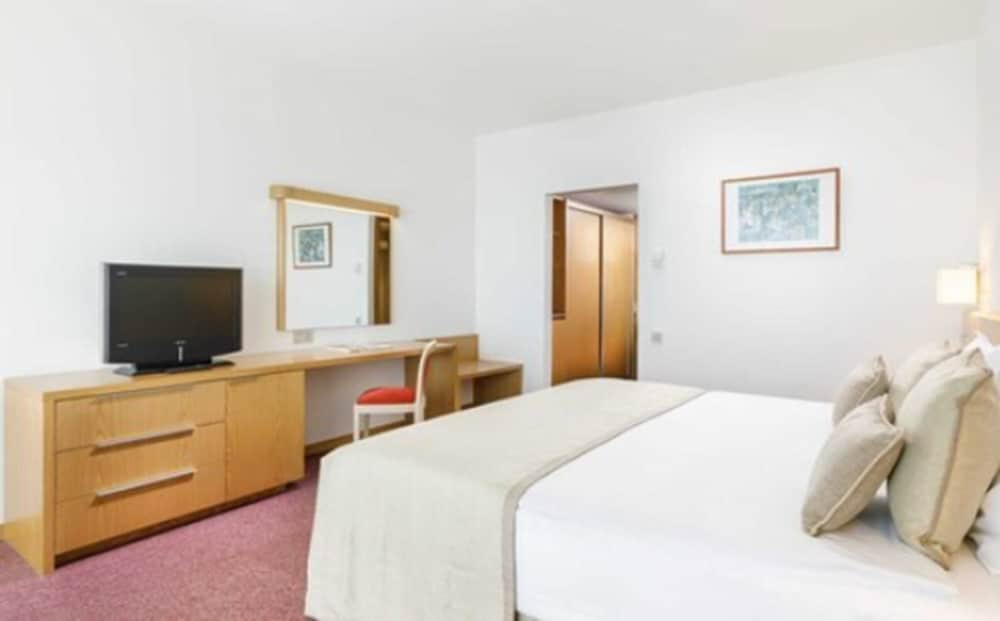 Standard Double or Twin Room, Balcony, Garden View - Photo 2