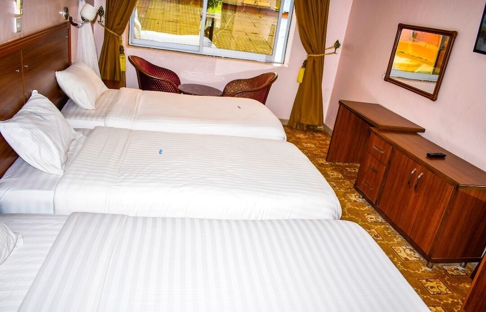 Deluxe Twin Room photo 2